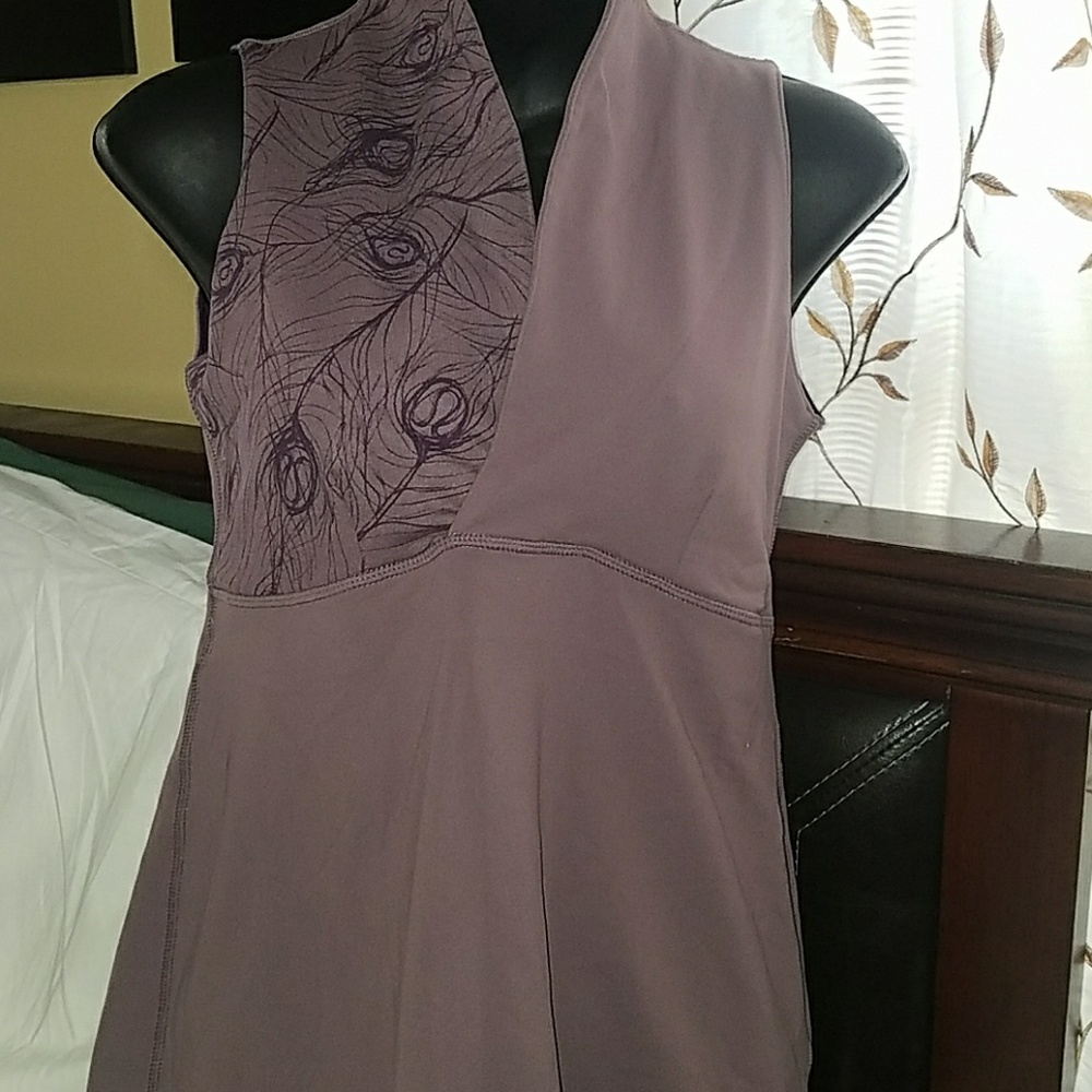 Lululemon Tank  Top V neck *built-in bra *